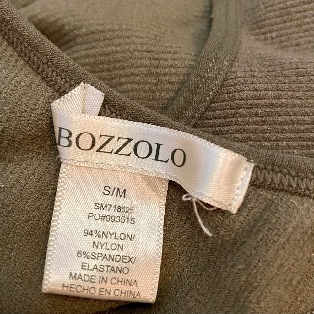NWOT BOZZOLO OLIVE GREEN RIBBED SPORTS BRA // SIZE SMALL💚 - Picture 2 of 4